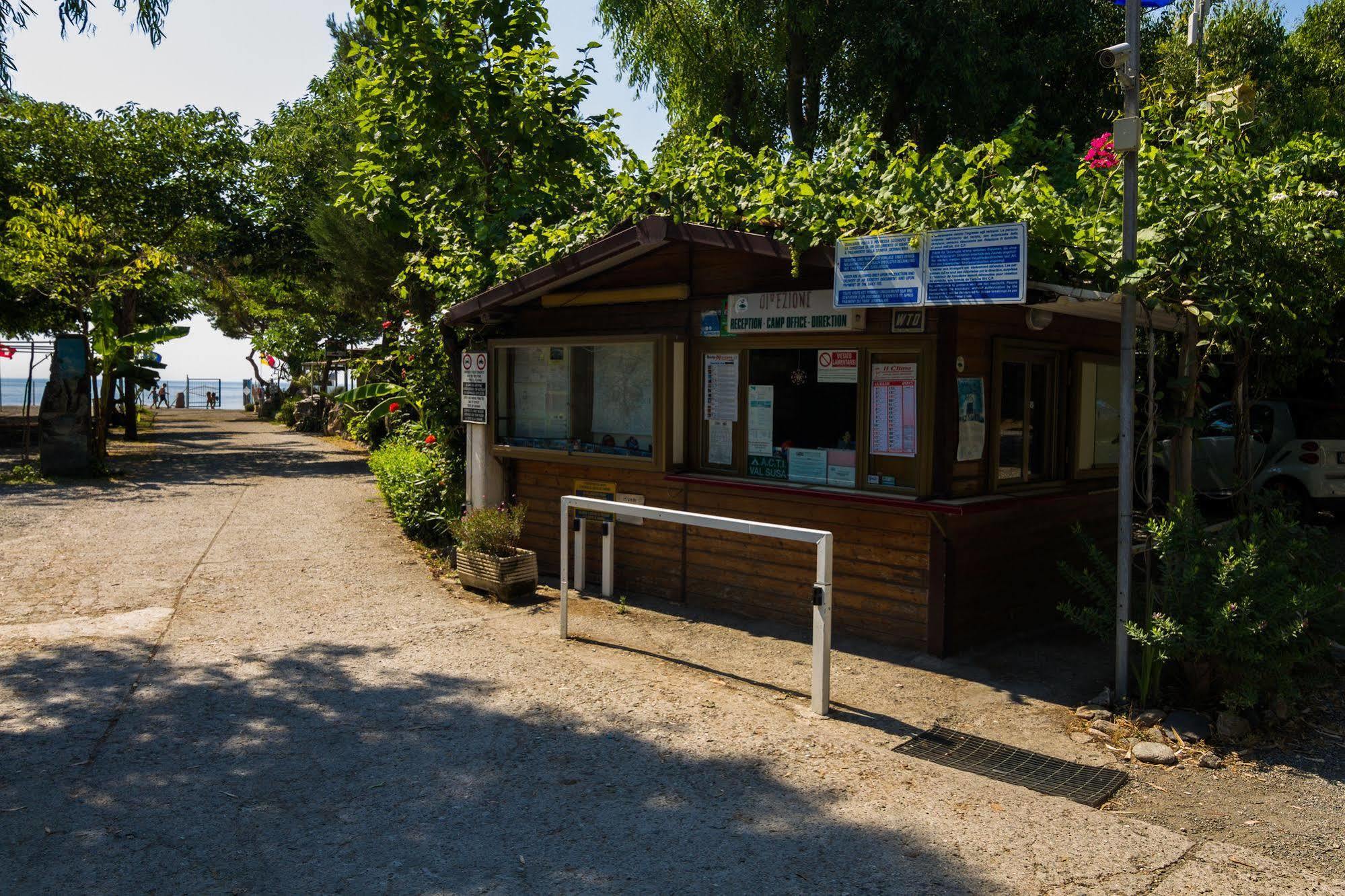 Camping La Focetta Sicula SantʼAlessio Siculo Esterno foto